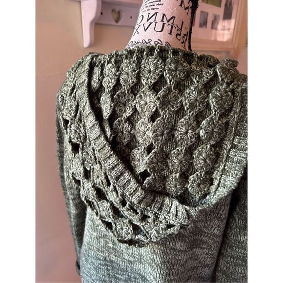 Cabela’s Hooded Sweater - Picture 12 of 16